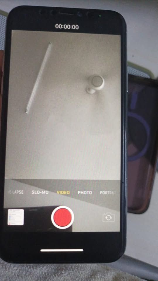 Iphone x 256 GB (Category: iPhone X Series) located in Kuala Lumpur. Submitted by rajvivrobo08914 (Listing ID 1469974708, Image 3). Description: Iphone X -256 face id issue Back camera shaking but if you choose other option mode is work fine okay Front camera okay battery uknown .