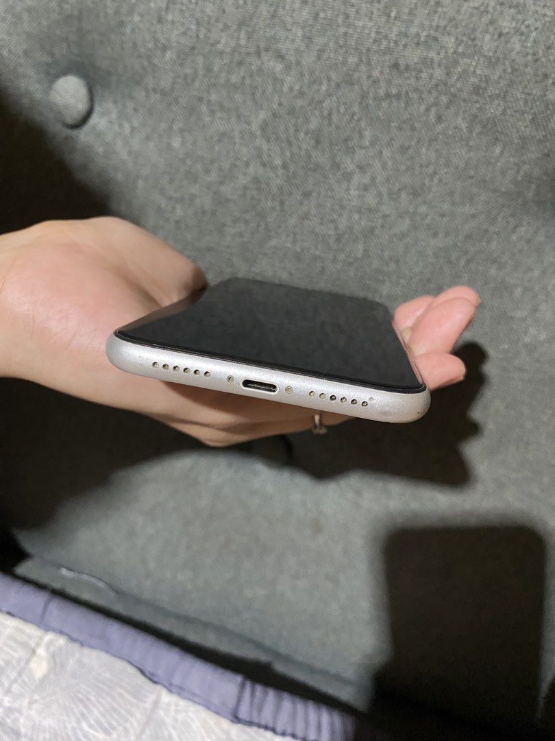 IPHONE XR (Category: iPhone X Series) located in Manila. Submitted by lovefloralsandlaces (Listing ID 1470058216, Image 3). Description: .