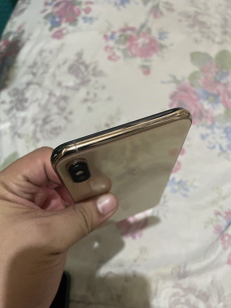 iPhone XS MAX 256GB GOLD (Category: iPhone X Series) located in Pasig City. Submitted by marcrafael (Listing ID 1469962001, Image 3). Description: iPhone XS Max 256GB GOLD Selling price: 7999PHP REPRICE! Swap to your? Add ka cash Details: iOS 18 already Physical and ESIM working Truetone and face ID working 100% battery unknown pero makunat matagal malowbat Issue? Bypassed with signal bawal reset saka sa camera may malalim na gasgas Package? Unit