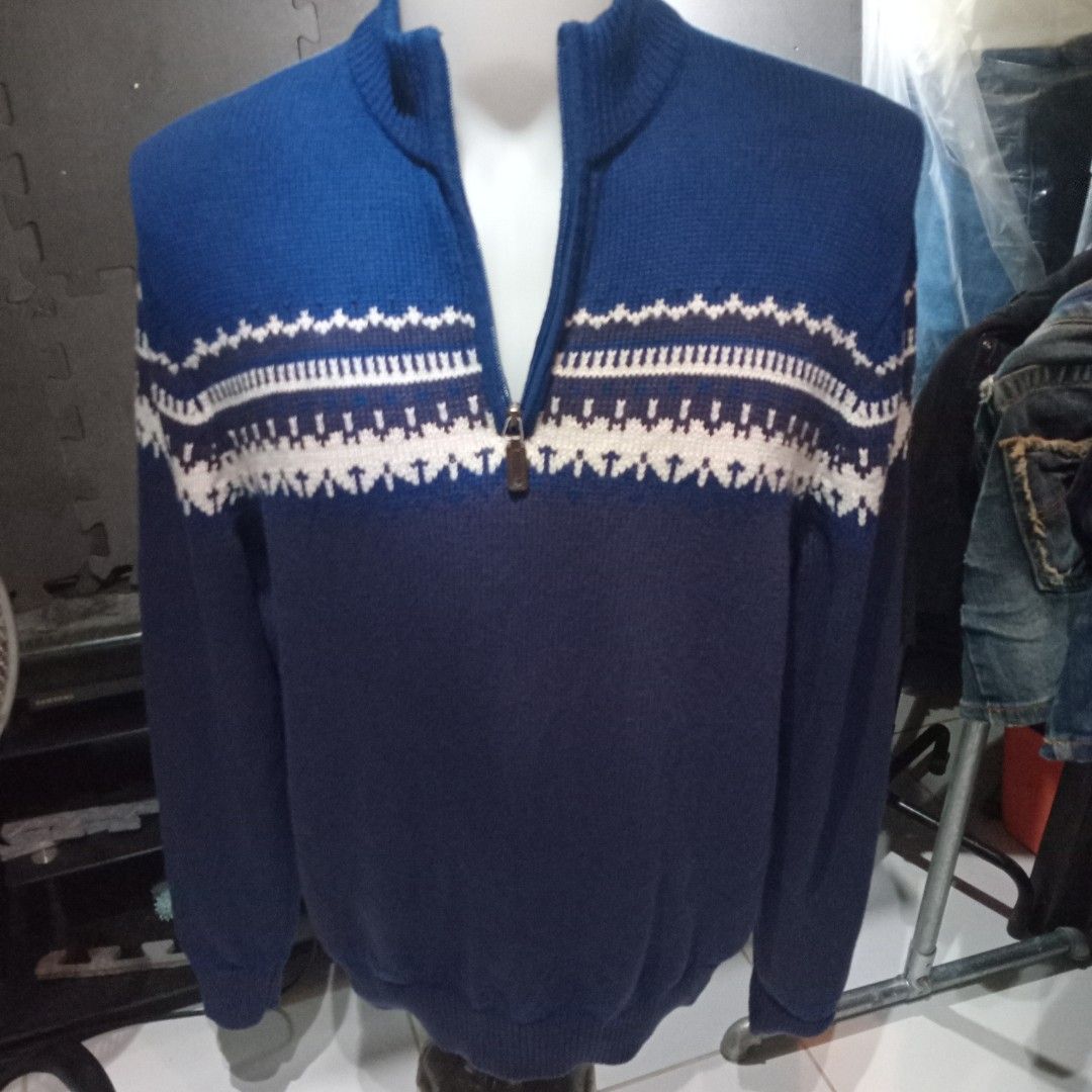 IZOD Knitted Quarter-Zip Sweater (MEN) (Category: Coats, Jackets and Outerwear) located in Angono. Submitted by thrifted.fashionshop (Listing ID 1470106590, Image 2). Description: Fit - large *knitted *q-zip <COLORS MAY VARY DUE TO LIGHTING> MOP : Gcash only COURIER : Jnt / Lalamove REMINDER : Shipping fee ay hindi kasama sa presyo ng item.