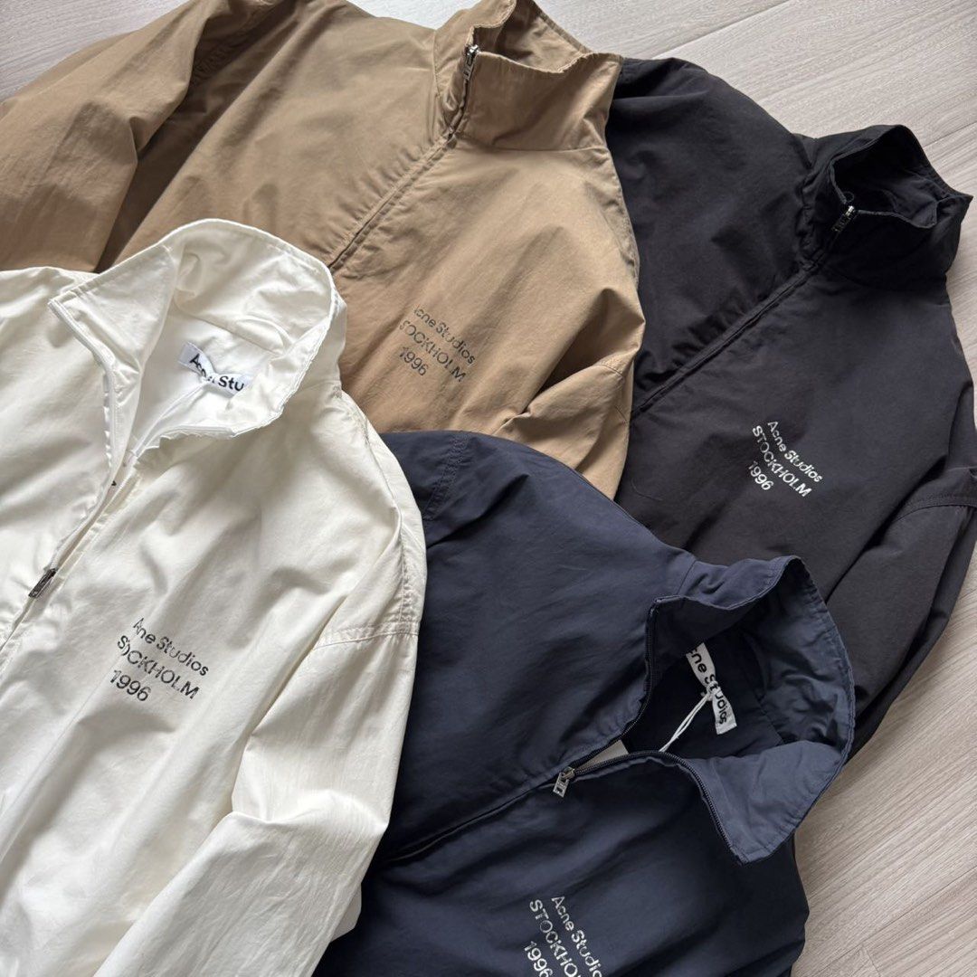 Jacket vugf (Category: Coats, Jackets and Outerwear) located in Singapore. Submitted by yejasmine (Listing ID 1470107927, Image 5). Description: .