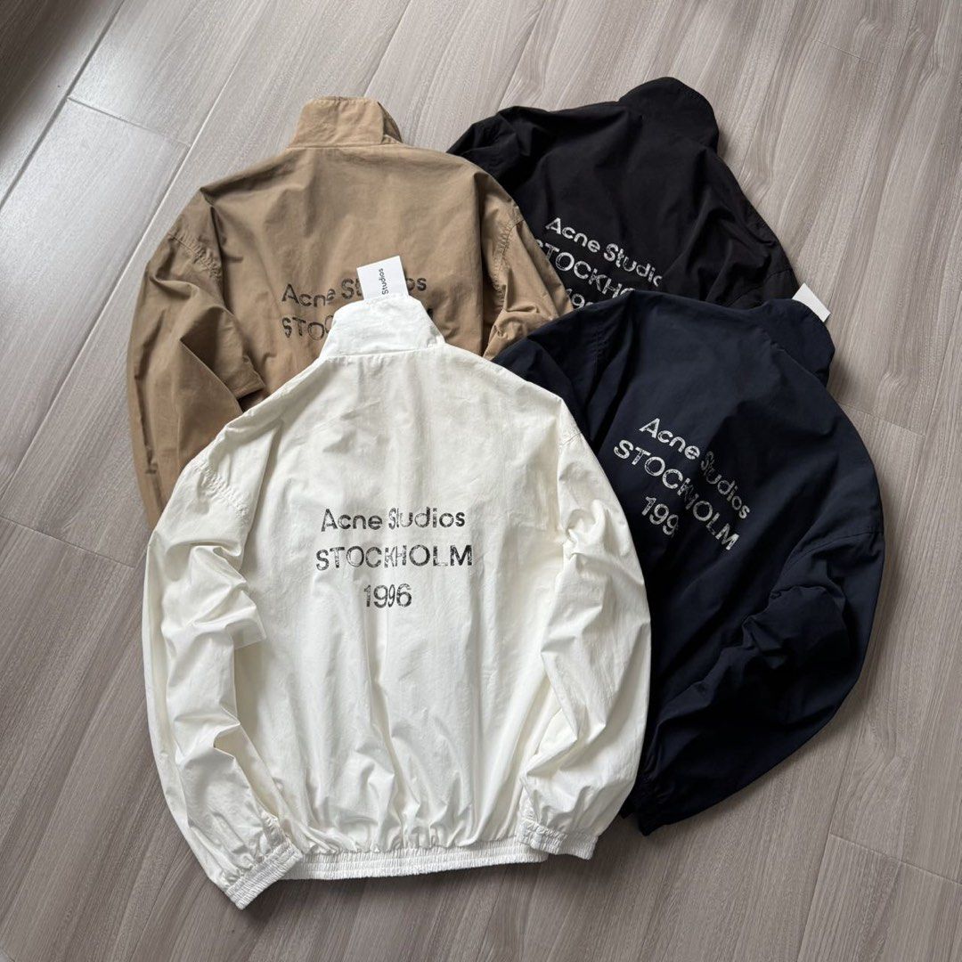Jacket vugf (Category: Coats, Jackets and Outerwear) located in Singapore. Submitted by yejasmine (Listing ID 1470107927, Image 2). Description: .