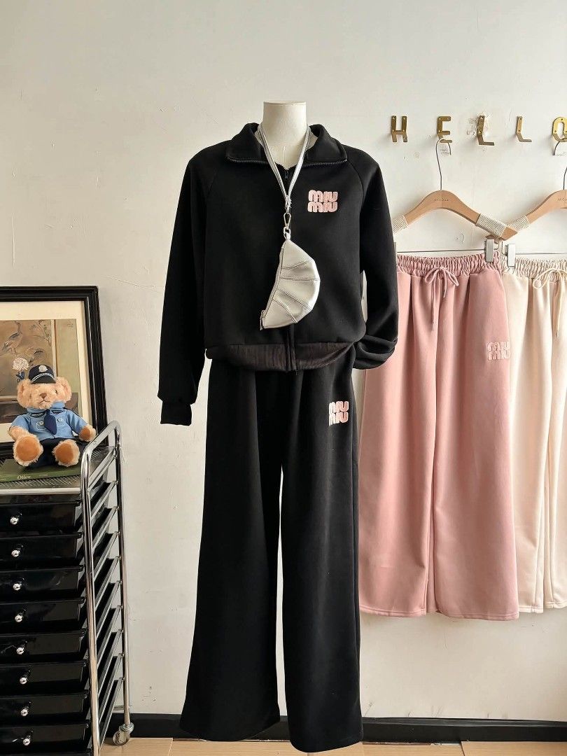 Jacket with pants (Category: Activewear) located in Manila. Submitted by raredeer-4deb4e (Listing ID 1469986330, Image 3). Description: can fit upto xxl.