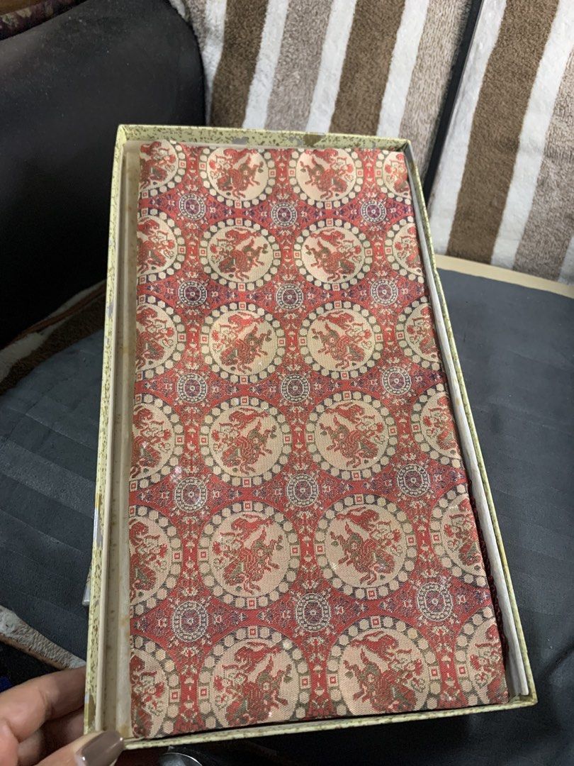 Japan branded table /display cloth (Category: Table Linen & Textiles) located in Cabanatuan. Submitted by mjluxxejapan (Listing ID 1470099195, Image 1). Description: Fixed price aporox 26”x13” meas makapal silid quality ang ganda nto .bnew but old stock amoy luma need wash po..