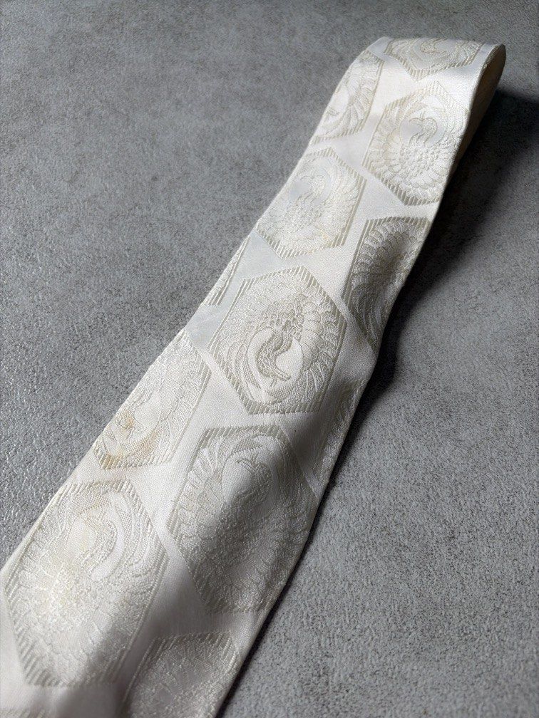 Japan Craft White Necktie (Category: Ties) located in Pasig City. Submitted by chamoisee (Listing ID 1469965393, Image 2). Description: can give this for free if u see this.