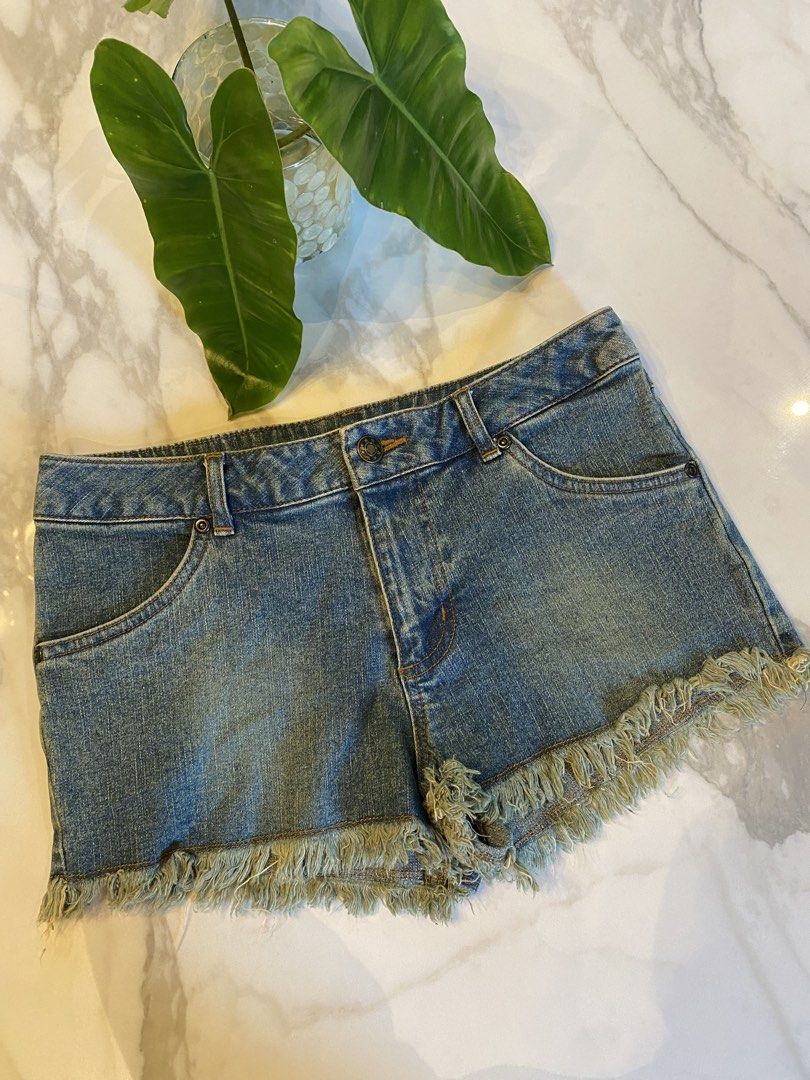 Japan denim frayed shorts (Category: Shorts) located in Makati City. Submitted by indaysukaycloset (Listing ID 1470034196, Image 1). Description: Japan Denim Frayed Shorts - STRETCHABLE - 14.5" Waist (29" up to 32" stretch) / 10" Length - Size M STRETCHABLE + BACK GARTER! Fits M to L! DETAILS: Brand: Japan Brand M - YKK zip - 100% stretchable denim Waist: 14.5" flat = 29" relaxed, up to 32" pag stretch - Fits 29-32" waist! Length: 10" - micro / b