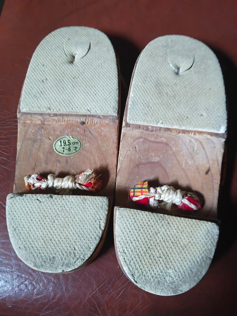 Japanese kiddy geta. (Category: Slippers and slides) located in Paranaque City. Submitted by 4thestate.surplusan (Listing ID 1469993951, Image 2). Description: japanese kiddy geta. see photos.