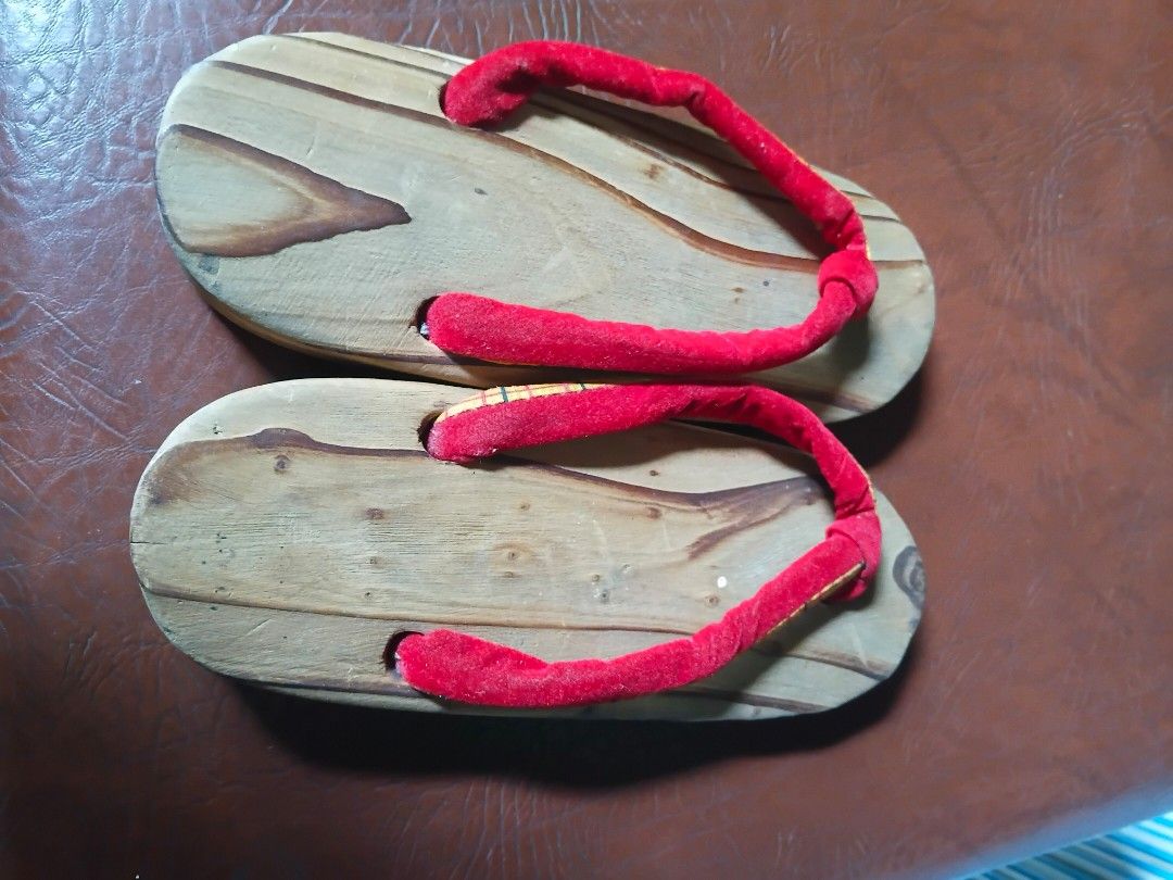 Japanese kiddy geta. (Category: Slippers and slides) located in Paranaque City. Submitted by 4thestate.surplusan (Listing ID 1469993951, Image 1). Description: japanese kiddy geta. see photos.