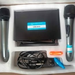 JBL VM-200 UHF Wireless Microphone System (Category: Microphones) located in Quezon City. Submitted by rightyriko (Listing ID 1470107350, Image 2). Description: One mic not working.