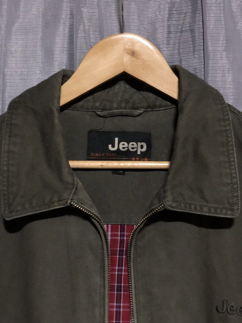 Jeep Green Canvas Zip Jacket Plaid Lining (Category: Coats, Jackets and Outerwear) located in Calbayog City. Submitted by thriftme.bro (Listing ID 1470049658, Image 3). Description: Issue: Broken Zipper.