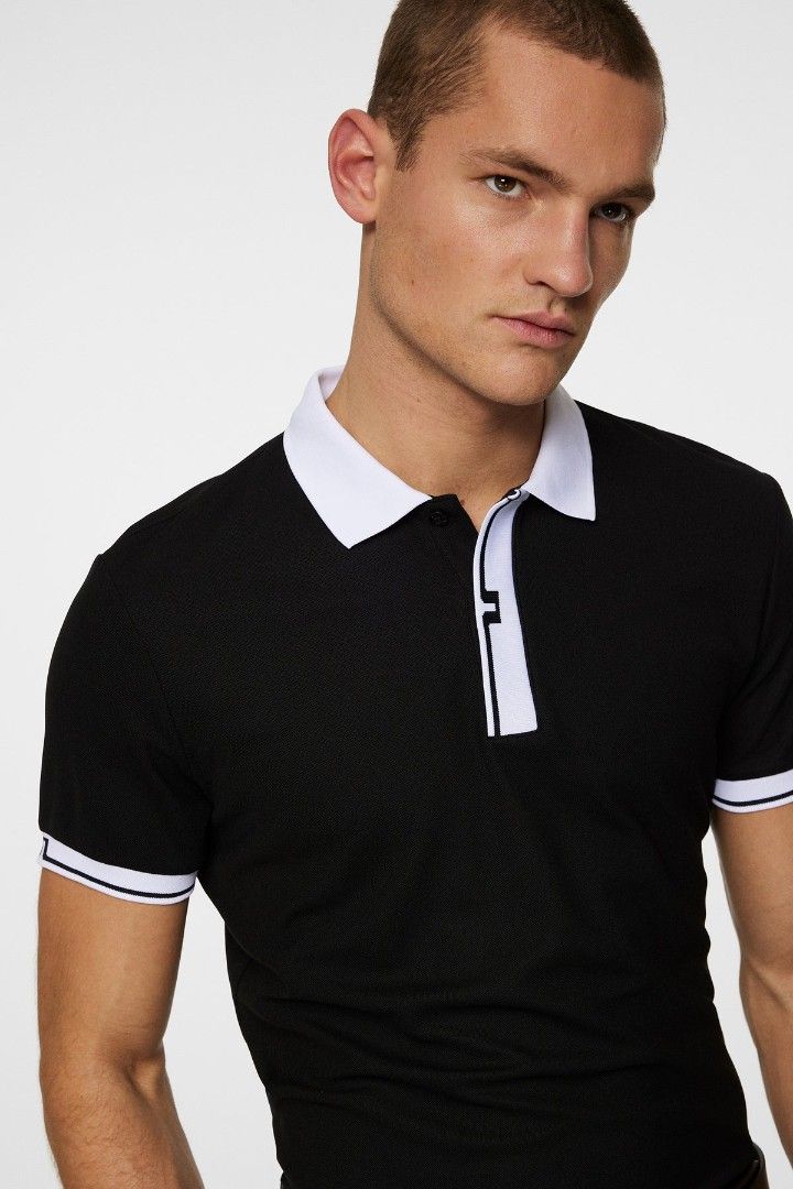 j.lindeberg polo shirt bay slim (Category: Tshirts & Polo Shirts ) located in Manila. Submitted by machoxmatt (Listing ID 1469971920, Image 1). Description: Like new (used 1x) size: small slim fit (w18, L26.5) mop:bdo/gcash shipping at buyer's expense.