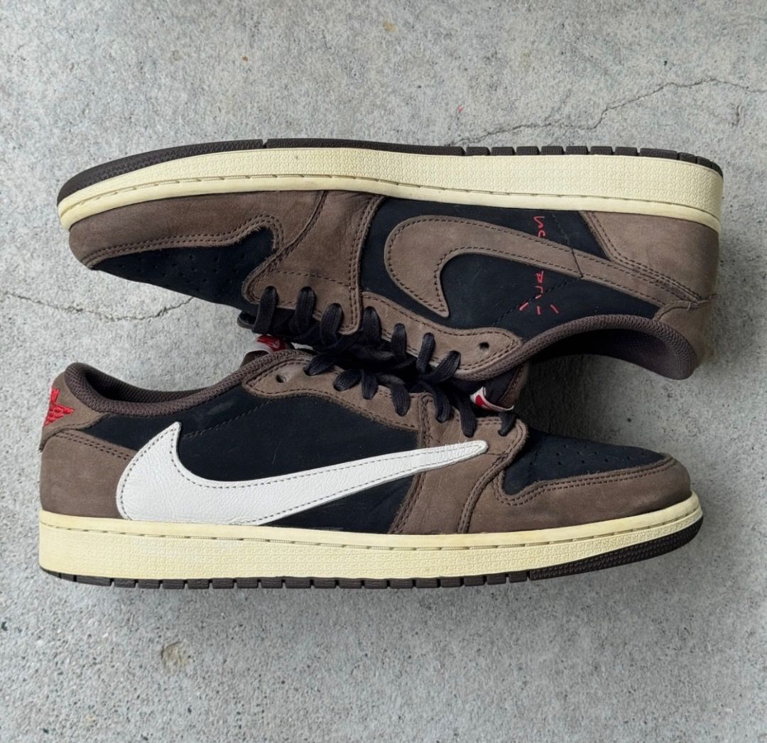 Jordan 1 Low Travis Scott Mocha (Category: Sneakers) located in Albuera. Submitted by maglinte23 (Listing ID 1470057518, Image 1). Description: Jordan 1 Low Travis Scott Mocha Size 10 US Mens Lightly Worn.