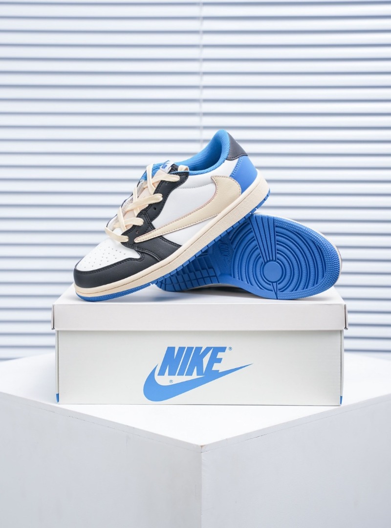 Jordan × Travis Scott x Fragment Design Air Jordan 1 Low, Men's Fashion ...