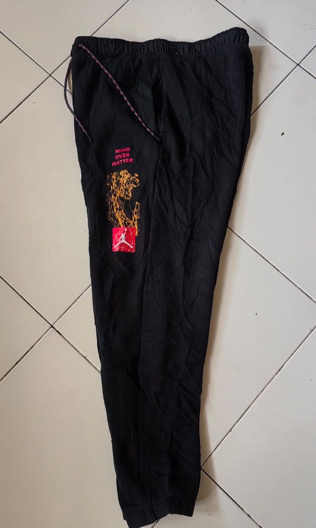JORDAN AIR (Category: Joggers) located in Legazpi City. Submitted by livedolphin_68dee2 (Listing ID 1470006315, Image 1). Description: Waist 32-34 with adjustable string Length 39 VGOOD CONDITION.