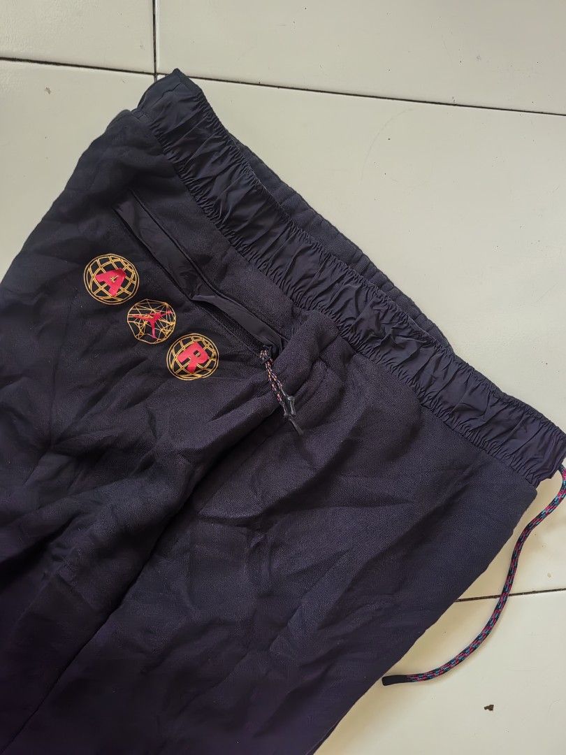 JORDAN AIR (Category: Joggers) located in Legazpi City. Submitted by livedolphin_68dee2 (Listing ID 1470006315, Image 2). Description: Waist 32-34 with adjustable string Length 39 VGOOD CONDITION.