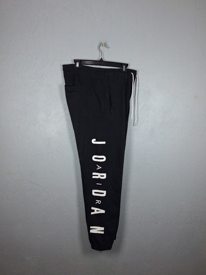 Jordan Black Sweatpants (Category: Joggers) located in Sibulan. Submitted by studioxano (Listing ID 1470010190, Image 1). Description: Jordan Black Sweatpants -P850 + SF Size 32 stretch 36 / Length 40.5 / Hem 5.5 Excellent condition 9.5/10 color rate no issue needwash Loc: Dumaguete city.