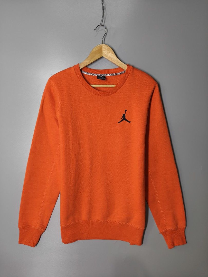 Jordan Crewneck (Category: Coats, Jackets and Outerwear) located in Baguio. Submitted by modern6tone6 (Listing ID 1470096091, Image 1). Description: Excellent-New Condition 9.8/10 Color rate.