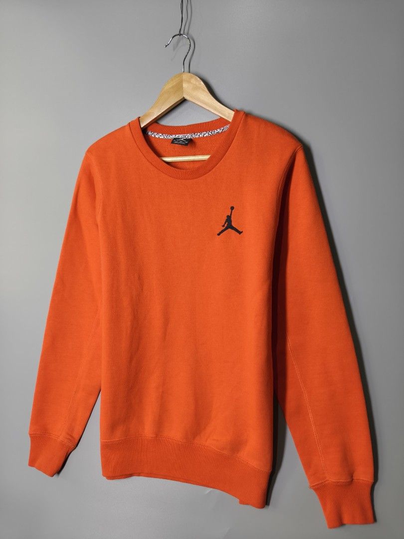 Jordan Crewneck (Category: Coats, Jackets and Outerwear) located in Baguio. Submitted by modern6tone6 (Listing ID 1470096091, Image 2). Description: Excellent-New Condition 9.8/10 Color rate.