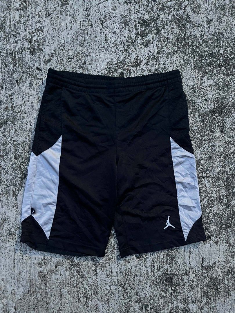 Jordan Durasheen Short (Category: Shorts) located in Talisay. Submitted by reyteliquido (Listing ID 1470068126, Image 3). Description: Youth Medium Length 19 Leg opening 9.4 Good condition Color rate 10/10 Issue loosegart pero may lace loose stitch.