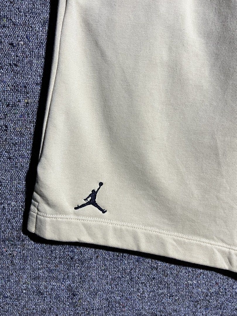 JORDAN FLIGHT MVP FLEECE SHORT (Category: Shorts) located in Dumaguete. Submitted by kingepoy (Listing ID 1470124463, Image 3). Description: Large Waist 32-36 / Length 18 Leg open 13 Excellent Condition No issues 9.8/10 Color rate .