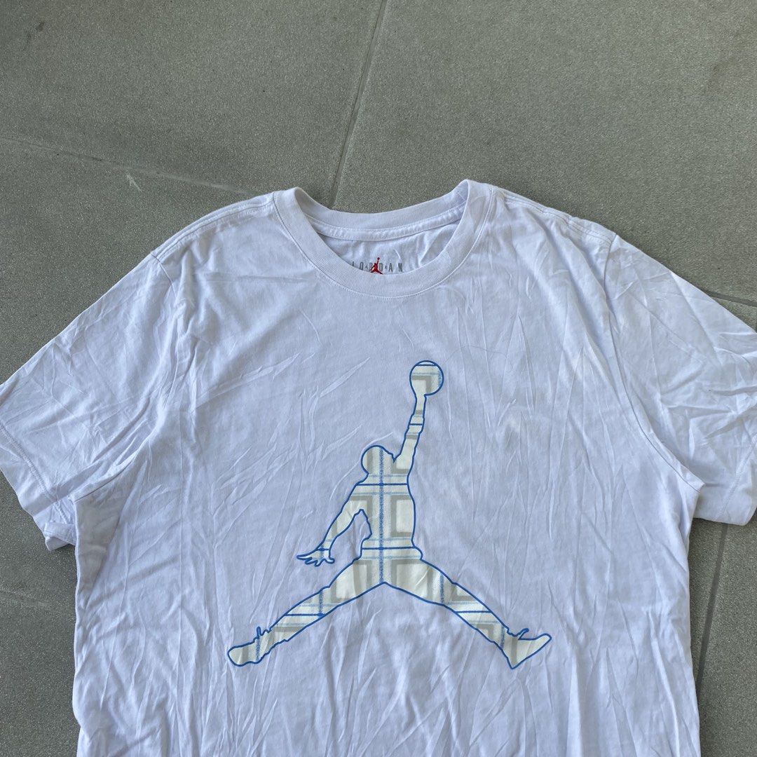 Jordan Flight T-shirt (Category: Tshirts & Polo Shirts ) located in Cabuyao City. Submitted by stuffwarsph (Listing ID 1469949418, Image 2). Description: Large on tag Width 21.5 Length 29.5 10/10 pa pagkawhite Good as new pa tela need wash lang No pinholes & crack prints 🏷️450.