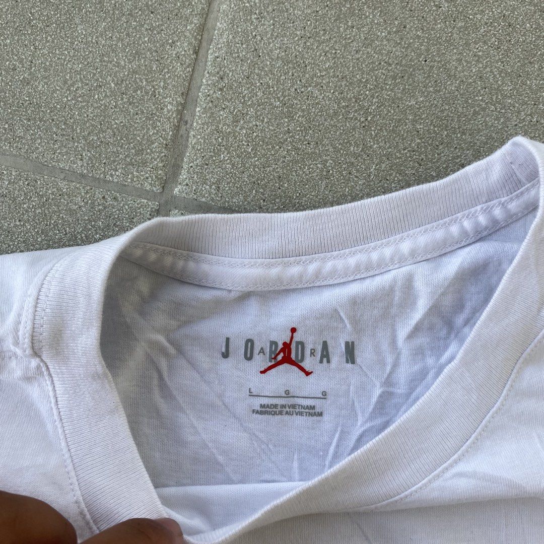 Jordan Flight T-shirt (Category: Tshirts & Polo Shirts ) located in Cabuyao City. Submitted by stuffwarsph (Listing ID 1469949418, Image 3). Description: Large on tag Width 21.5 Length 29.5 10/10 pa pagkawhite Good as new pa tela need wash lang No pinholes & crack prints 🏷️450.