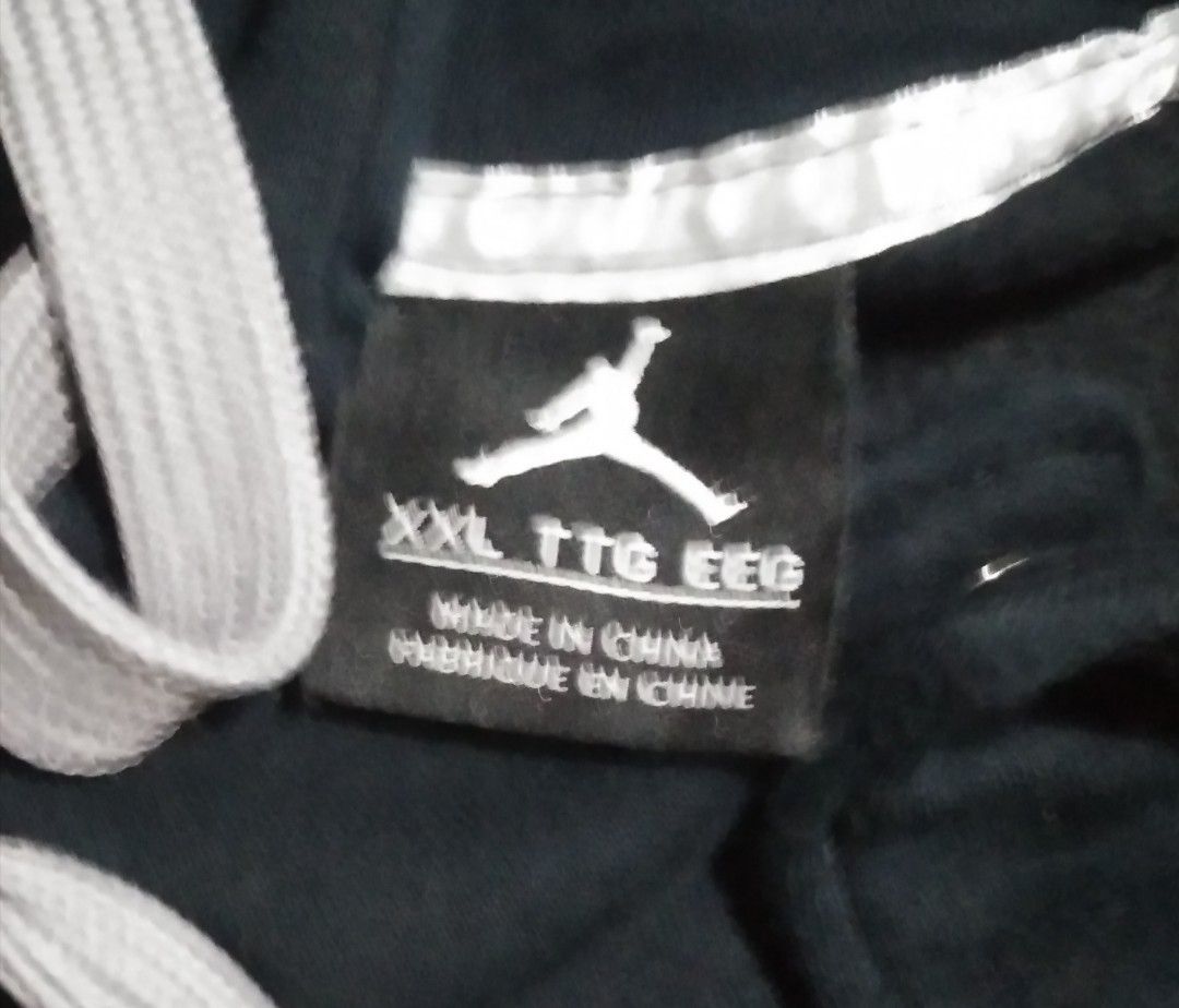 Jordan hoodie (Category: Activewear) located in Manila. Submitted by aj.bermundo (Listing ID 1470018472, Image 3). Description: for sale Jordan hoodie size XXL on tag berry good condition no issue pm lng po Sa may gusto Batasan QC location.
