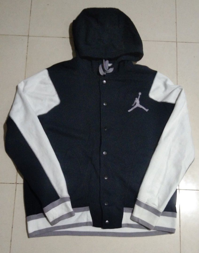 Jordan hoodie (Category: Activewear) located in Manila. Submitted by aj.bermundo (Listing ID 1470018472, Image 1). Description: for sale Jordan hoodie size XXL on tag berry good condition no issue pm lng po Sa may gusto Batasan QC location.