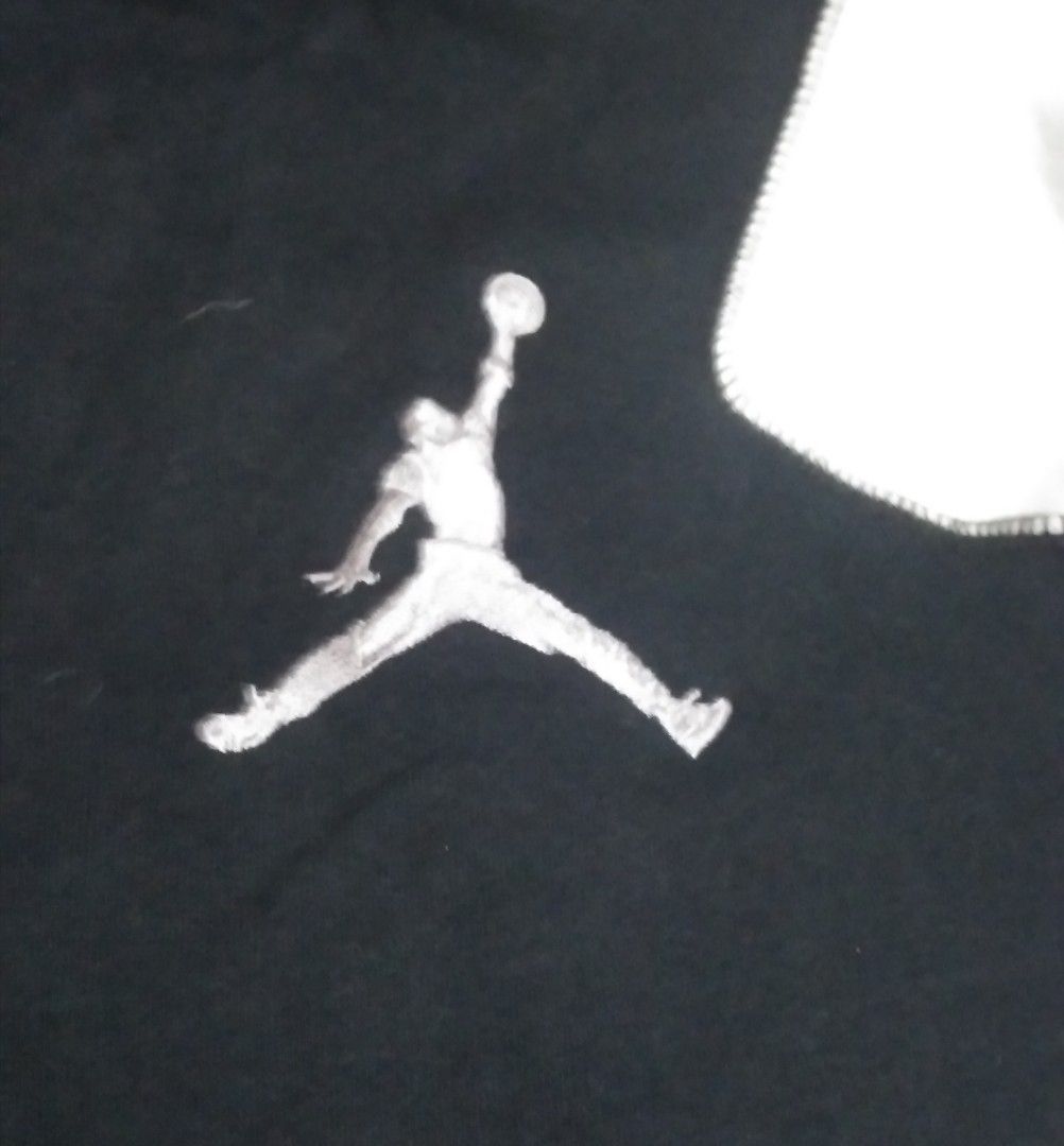 Jordan hoodie (Category: Activewear) located in Manila. Submitted by aj.bermundo (Listing ID 1470018472, Image 2). Description: for sale Jordan hoodie size XXL on tag berry good condition no issue pm lng po Sa may gusto Batasan QC location.