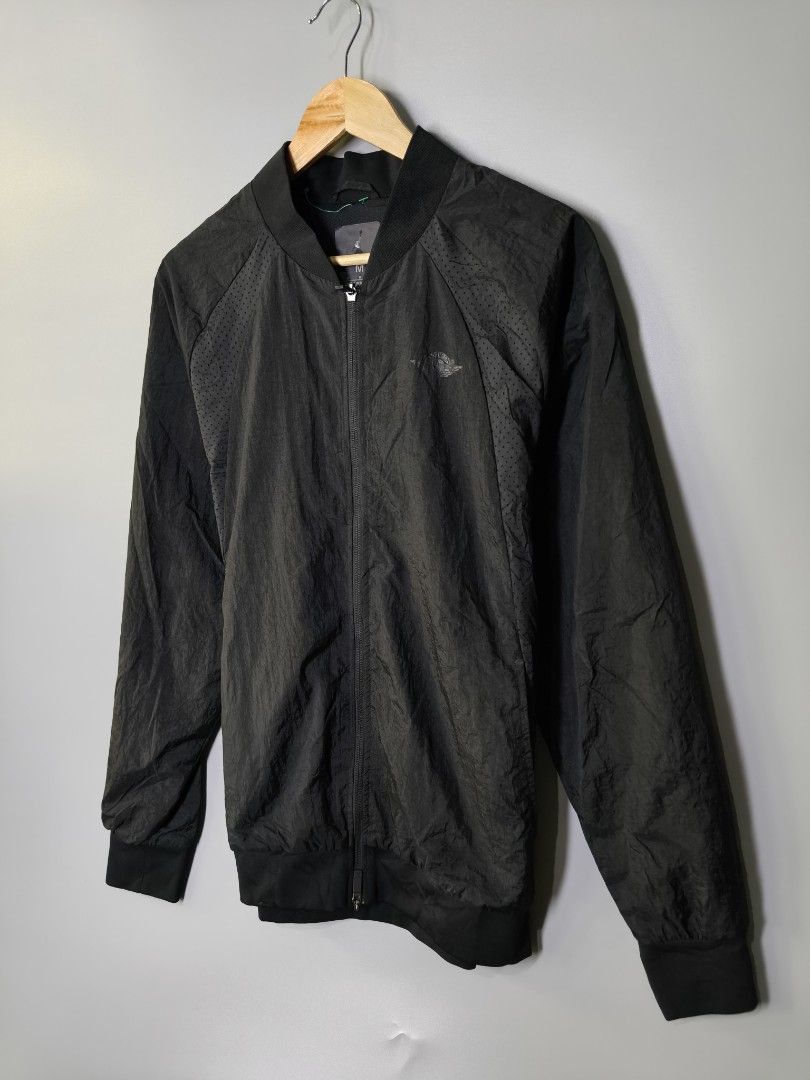 Jordan Woven Bomber (Category: Coats, Jackets and Outerwear) located in Baguio. Submitted by modern6tone6 (Listing ID 1470030110, Image 3). Description: Excellent 9.5/10 color rate Medium on tag 21 Width 29 Length.