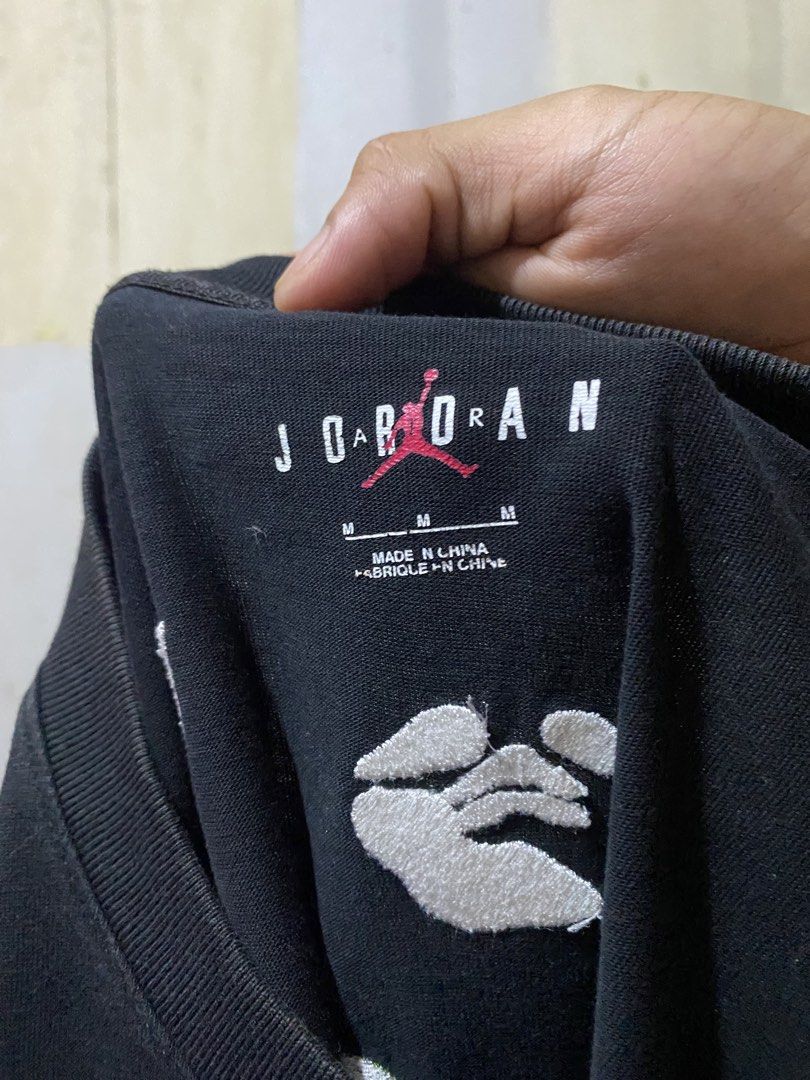 Jordan x off white embroidered box type (Category: Tshirts & Polo Shirts ) located in Paracale. Submitted by marthtift_88marceloveri (Listing ID 1470118672, Image 3). Description: Authentic Dimes 26x21 Size M on tags Color rate 9.5/10 No issue Like new.