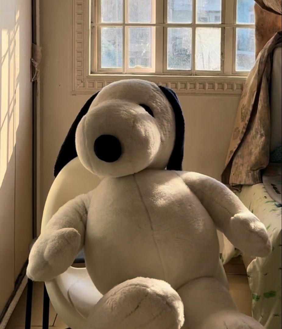Jumbo Snoopy Peanuts Stuffed Toy (Category: Plushies & Soft Toys) located in Manila. Submitted by moraxna (Listing ID 1470091563, Image 2). Description: - Official Peanuts merchandise with United Feature Syndicate tag attached - Super soft white fur with classic black ears and nose - Designed to sit upright easily on its own - Great as a cuddle buddy or cute room decor - Price is negotiable! - MOD: Same day delivery di keri j&t (Valenzuela) - MOP