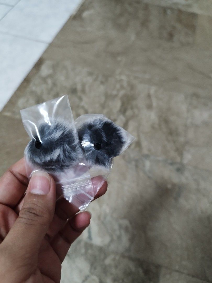 K9 Pro Dual Wireless Lavalier (Category: Microphones) located in Mandaluyong City. Submitted by mjing.1917 (Listing ID 1470026210, Image 3). Description: Condition: 10/10 (Brand New / Open Box Condition - pristine inside) ✨ What's Included inside the complete package: - 2x Clip-on Wireless Microphone Transmitters - 1x USB Type-C Wireless Receiver (Plugs into Android/newer iPhones) - 1x Lightning Adapter (For older iPhones/iPads) - 2x Charging Cab