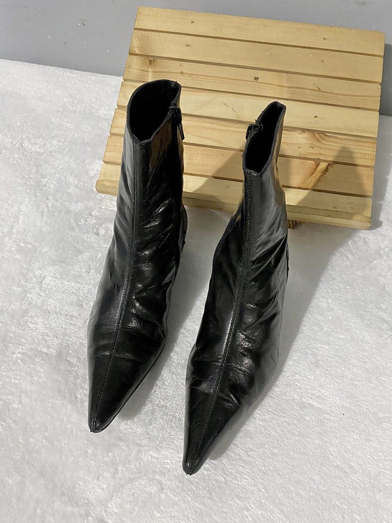 karen k. pointed leather ankle boots (Category: Boots) located in Bulacan. Submitted by parapapa (Listing ID 1470096802, Image 3). Description: 35-36 / 23cm heels: 1” 8/10 condition .