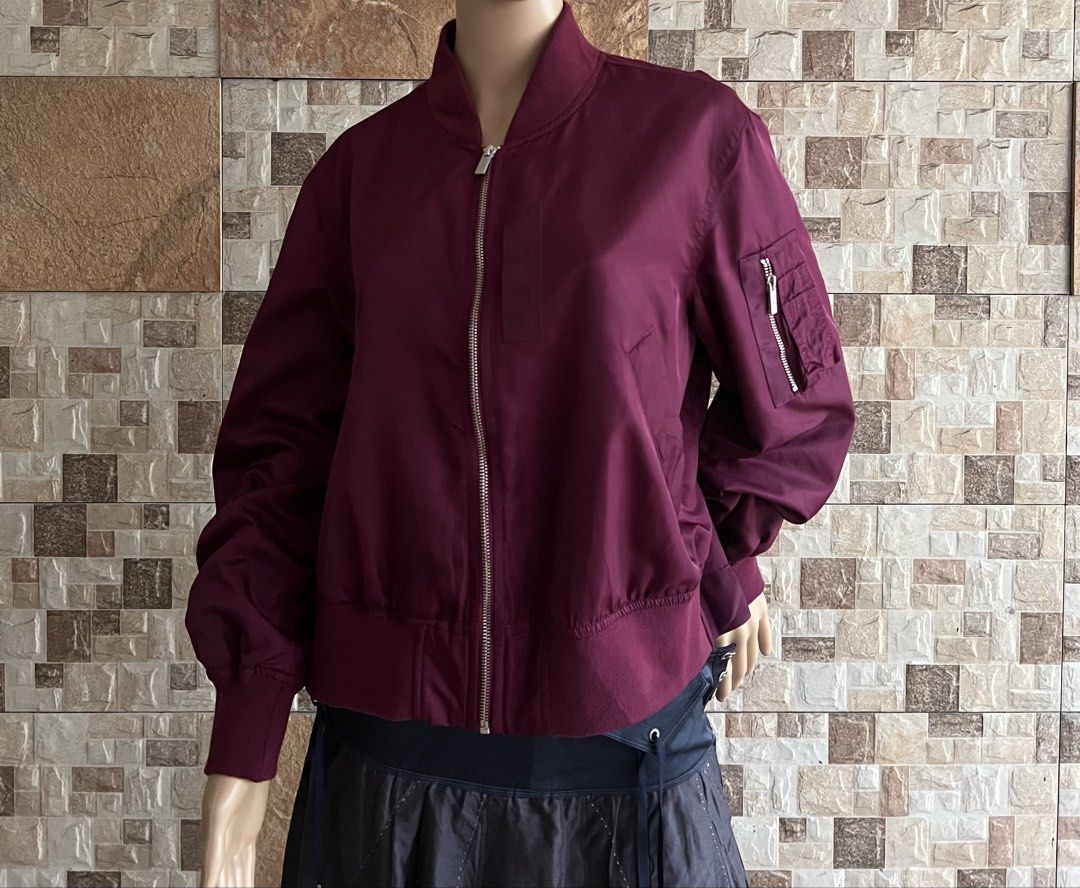 KARL LAGERFIELD MA - 1 BOMBER JACKET (Category: Coats, Jackets and Outerwear) located in Bacolod City. Submitted by timelessbyjosh (Listing ID 1470001858, Image 1). Description: BEST FOR CASUAL & COZY OUTFITS SIZE : 90 ACTUAL COLOR : BURGUNDY COLOR RATE : 9. 5 OUT OF 10 CONDITION : EXCELLENT MATERIAL : 100 % NYLON ( OUTER MATERIAL ) & 98 % POLYESTER & 2 % POLYURETHANE ( COLOR COMBINATION ) & 100 % POLYESTER ( LINING ) MADE IN : FLAWS : NONE DIMEN