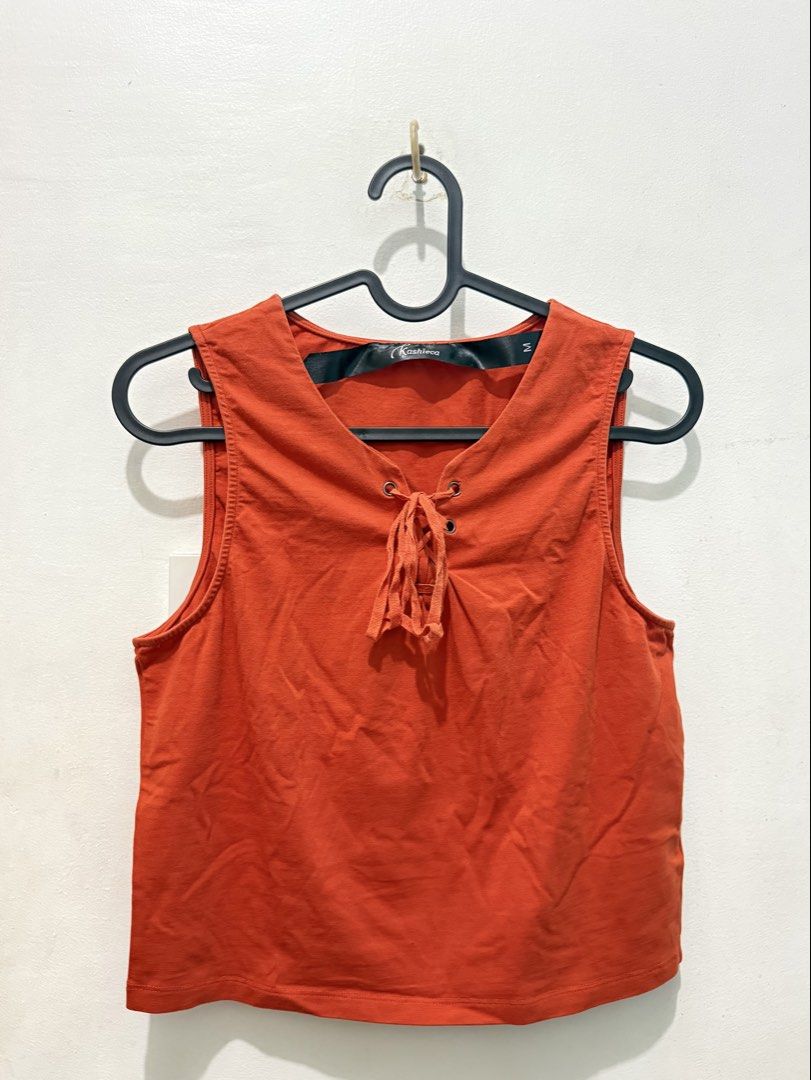 Kashieca Orange Tank Top (Category: Sleeveless) located in Manila. Submitted by katsinlao (Listing ID 1469969376, Image 1). Description: Details: Size: M Color: Orange (hindi siya ganun ka bright orange in person) Payment: - Payment first policy - Gcash - Maya - Gotyme - COD (if lalamove) - Cash if meet up .