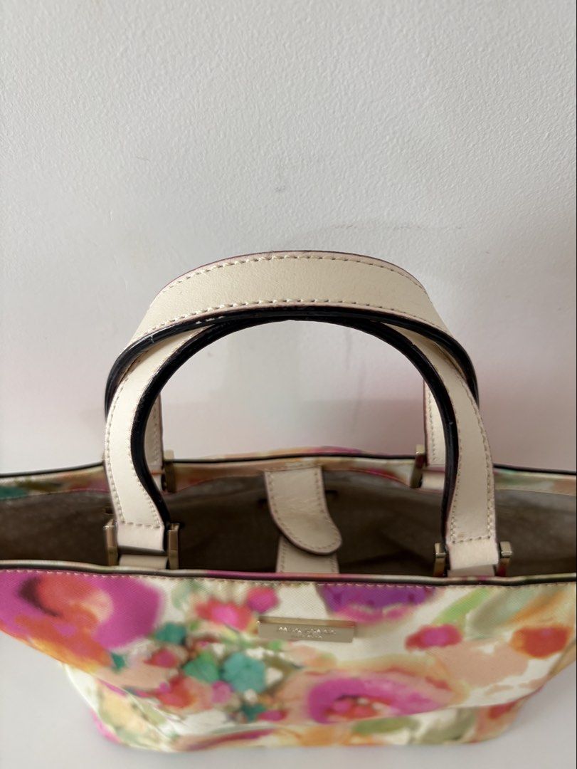 Kate Spade Floral Tote (Category: Tote Bags) located in Davao. Submitted by air3cl (Listing ID 1470001078, Image 3). Description: Authentic Kate Spade Small Tote - Signs of use. The lining has discolorations but the bag itself is still presentable..