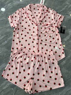 (Category: ) located in . Submitted by clothesxcottage (Listing ID 1470060591, Image 1). Description: .
