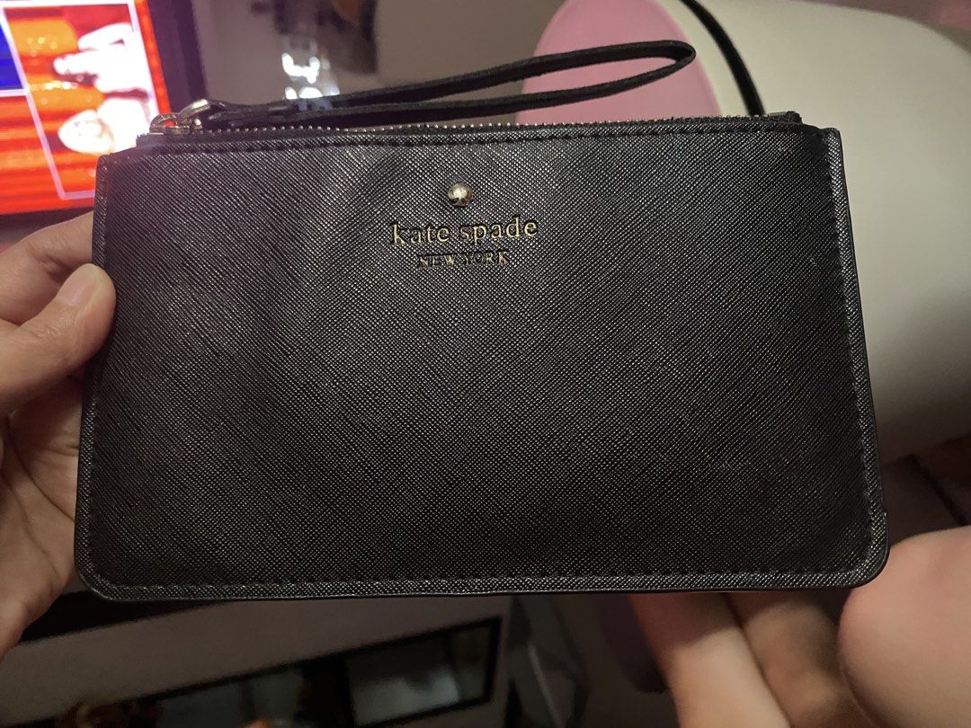 Kate spade saffiano leather wristlet (Category: Purses & Pouches) located in Santa Maria. Submitted by jordangail (Listing ID 1469994660, Image 1). Description: Saffiano leather Gold and black Issue: onti lang bakbak sa wrist strap Excellent 9.8/10 With tags sa loob Ykk zipper Malinis Mine nyo na Gcash Jnt God bless.