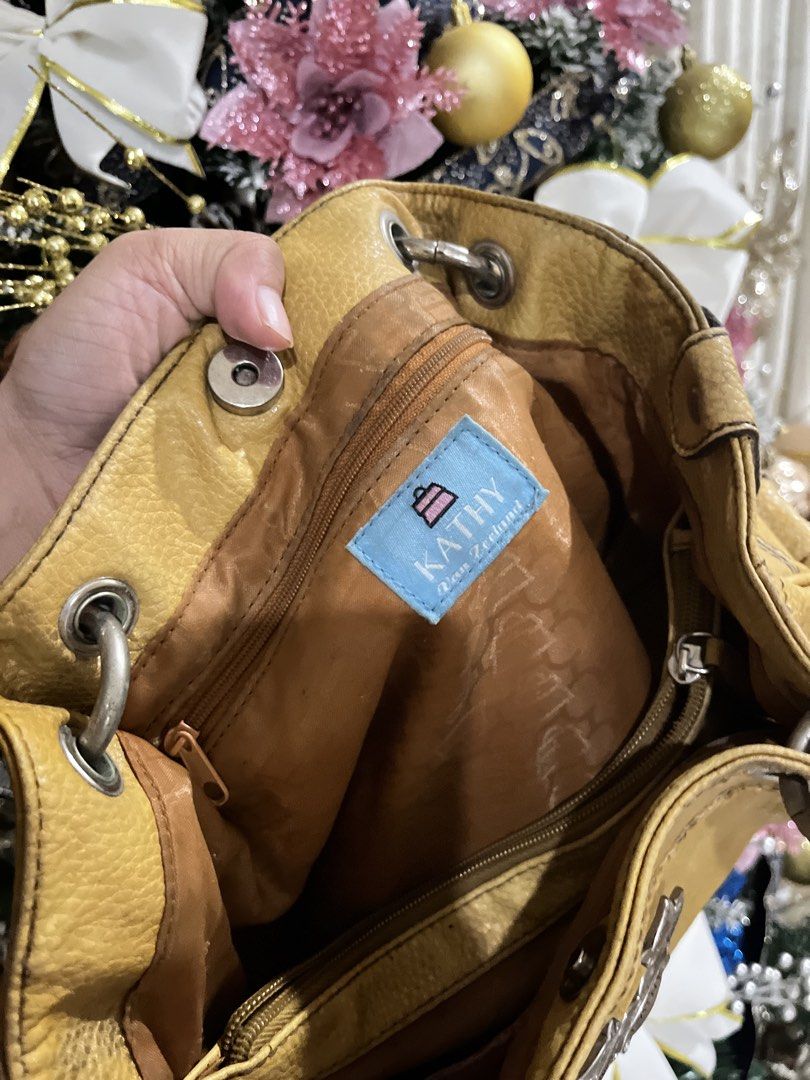 KATHY VAN ZEELAND (Category: Shoulder Bags) located in Butuan. Submitted by darlingdressco. (Listing ID 1470123618, Image 2). Description: .