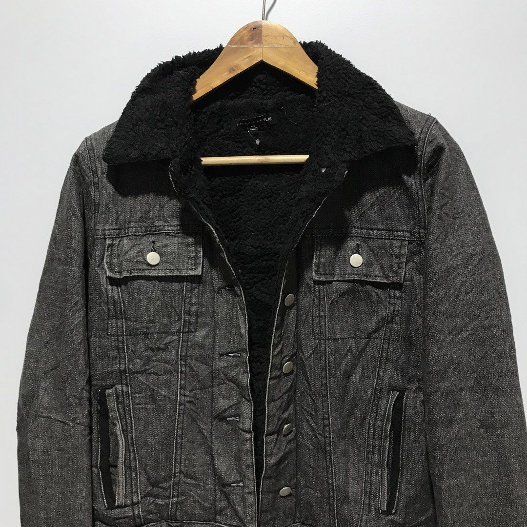 KENDALL & KYLIE Sherpa Jacket (Category: Coats, Jackets and Outerwear) located in Cavite. Submitted by tanya.valentin (Listing ID 1469963297, Image 2). Description: - 20x23.