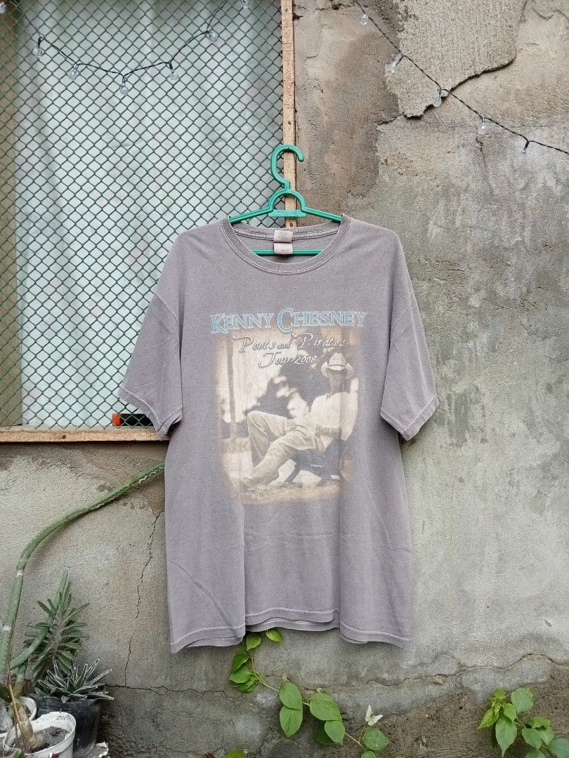 Kenny Chesney Tour Tee Dated 2008 (Category: Tshirts & Polo Shirts ) located in Cabadbaran. Submitted by reizen_ace051823 (Listing ID 1470026699, Image 1). Description: - condition 8/10 - issue faded, 2 pinholes on hem, crackprints - size large on tag - dimes L29 x W21.5.