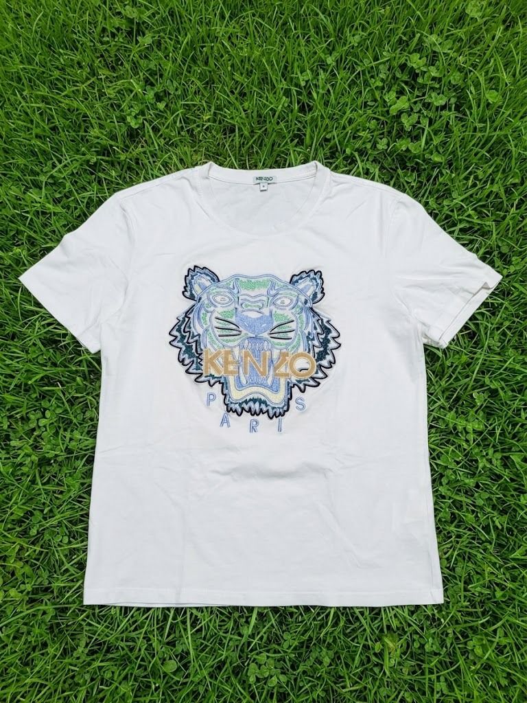 Kenzo Paris T-Shirt (Category: Activewear) located in Caloocan City. Submitted by silverdragon_aaed38 (Listing ID 1470113913, Image 1). Description: Kenzo Paris T-Shirt Complete Tags Size Small ( Can fit too medium ) Dimes W 19.5 L 26 Color Rate: 10 No Issue 400 +sf.