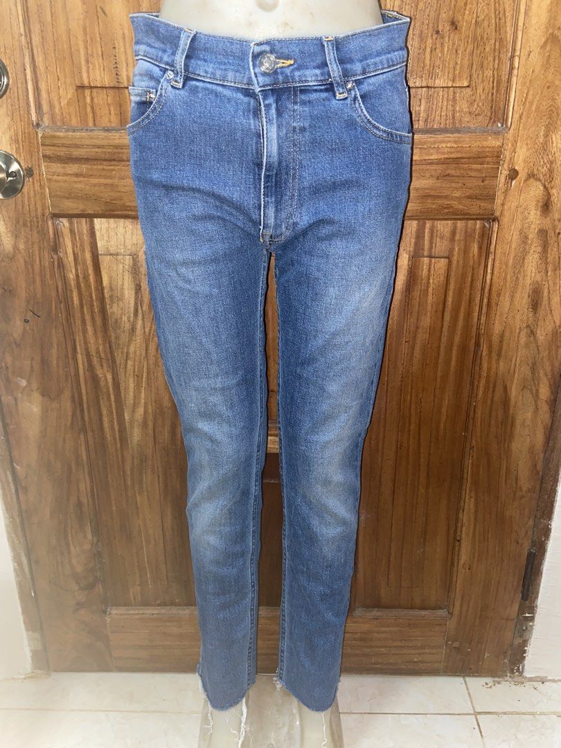 Kenzo Stretched (Category: Jeans) located in Mati. Submitted by yukilux_ (Listing ID 1470083669, Image 2). Description: .