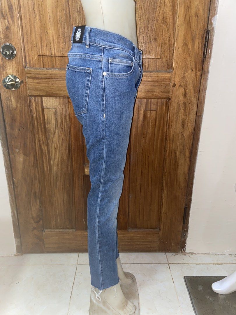 Kenzo Stretched (Category: Jeans) located in Mati. Submitted by yukilux_ (Listing ID 1470083669, Image 3). Description: .