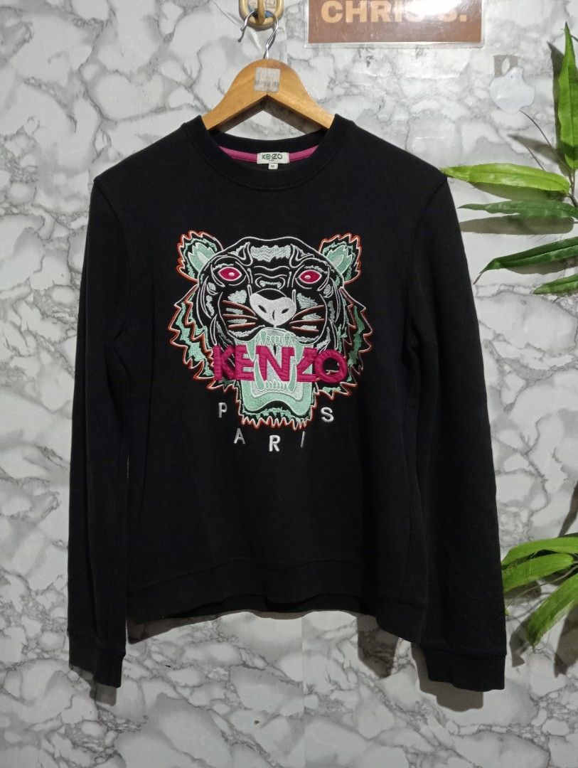 Kenzo Tiger Sweatshirt Black Size M (Category: Coats, Jackets and Outerwear) located in Tarlac. Submitted by luxsourze (Listing ID 1469951919, Image 1). Description: Kenzo Paris Black Tiger Embroidered Logo Sweatshirt Size Medium,Dimes 25L by 20W 💯% Authentic Color Rate: 9.8/10 Excellent Condition Payment First Add sf .
