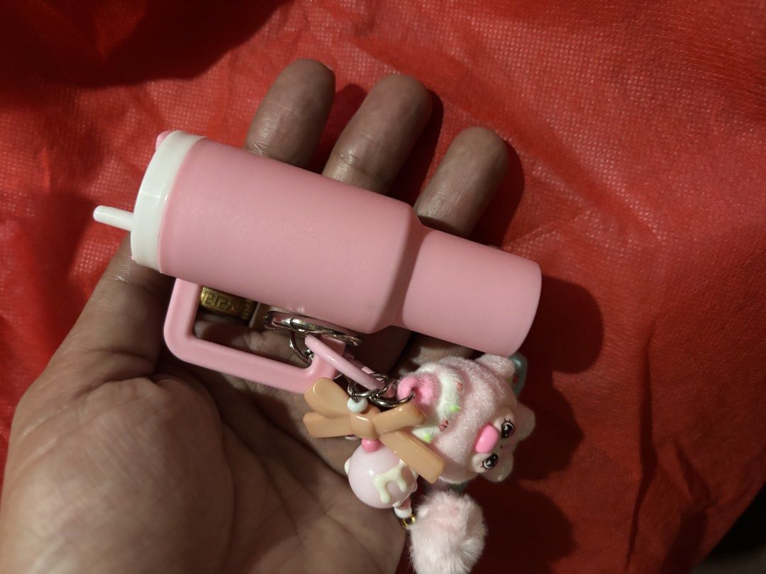 Key chain (Category: Other Accessories) located in Manila. Submitted by purplefly_26 (Listing ID 1470046457, Image 1). Description: Pink key chain, can fit 5peso coin and bills great for gifting.