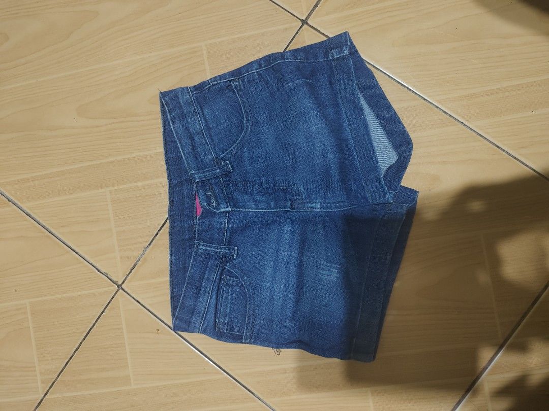 kids Maong short (Category: Babies & Kids Fashion) located in Bacoor. Submitted by annsarisaristore (Listing ID 1470002498, Image 3). Description: size12 ontag.