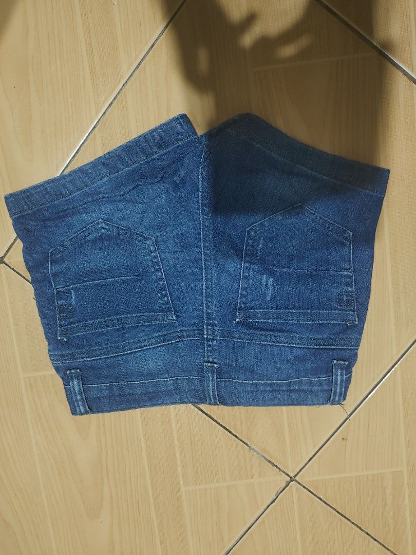 kids Maong short (Category: Babies & Kids Fashion) located in Bacoor. Submitted by annsarisaristore (Listing ID 1470002498, Image 2). Description: size12 ontag.