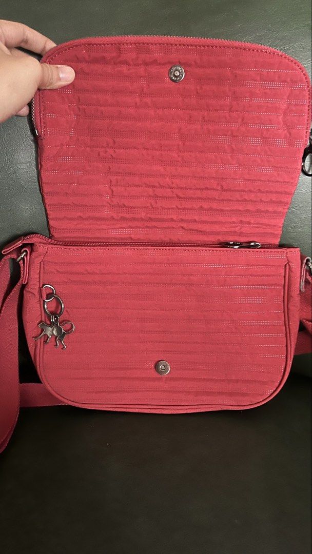 Kipling Earthbeat Small Crossbody Bag (Category: Luxury Bags & Wallets) located in Manila. Submitted by dindiesjrn (Listing ID 1469954162, Image 3). Description: 1. Authentic Kipling Earthbeat Small Crossbody Bag ₱1000 Price is still negotiable .
